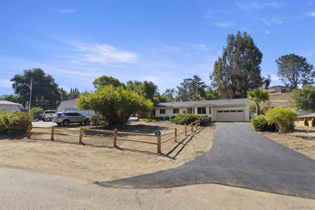 1217 Monte Vista Dr, Vista CA: https://media.crmls.org/mediaz/ae92f257-8a45-4227-9a34-f83da941e214.jpg