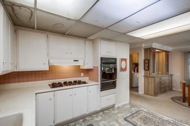 14215 Pecan Park Ln, El Cajon CA: https://media.crmls.org/mediaz/ae92ff0e-ad49-48a9-8a86-8788c766ce5c.jpg