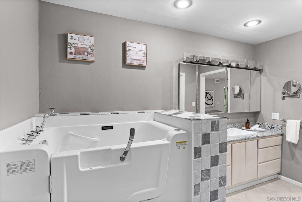 MLS #250045018SD image #16