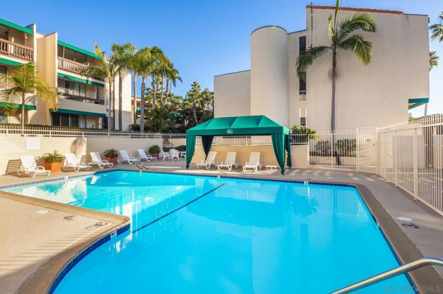 6455 La Jolla Blvd, La Jolla CA: https://media.crmls.org/mediaz/ae9406d8-6d86-4ec1-93ae-93d13c49ec8f.jpg