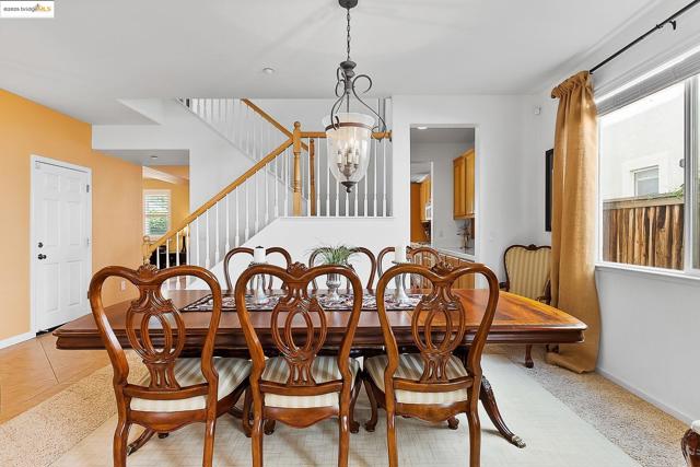 907 Snapdragon Way, Brentwood CA: https://media.crmls.org/mediaz/ae9494f4-c306-4556-86e4-4c1c527a6f95.jpg