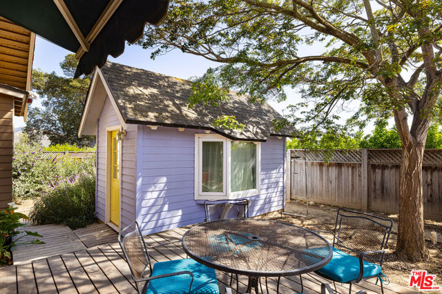 13721 W Telegraph Road, Santa Paula CA: https://media.crmls.org/mediaz/ae94d125-b19f-4632-a3ba-d3e8ced5b028.jpg