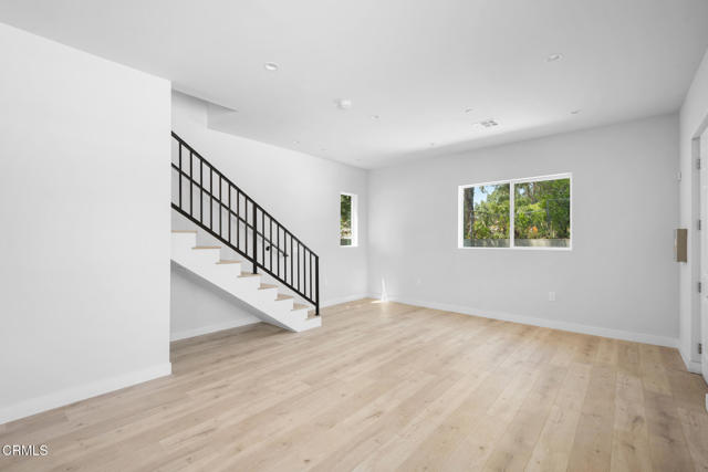 Detail Gallery Image 6 of 26 For 12323 Foxcroft Pl, Granada Hills,  CA 91344 - 3 Beds | 2/1 Baths