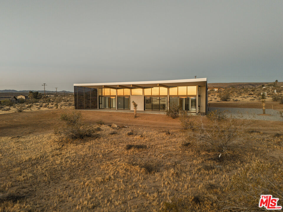 https://media.crmls.org/mediaz/ae95863c-5f86-4572-b4e2-da9b15955726.jpg?preset=X-Large