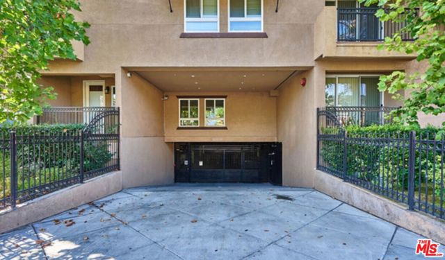 1401 S St Andrews Place, Los Angeles CA: https://media.crmls.org/mediaz/ae95b0d2-3b9f-4923-92f0-2647949e79bb.jpg