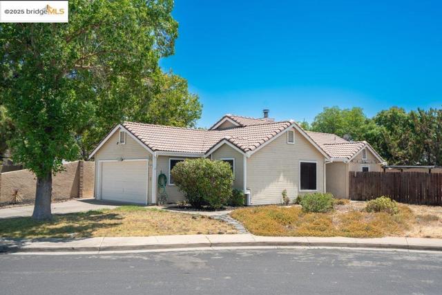 1927 Babbe St, Oakley CA: https://media.crmls.org/mediaz/ae95c8d8-4324-43ac-8b66-9dbb7081f4eb.jpg