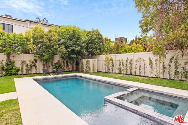 4535 Haskell Avenue, Encino CA: https://media.crmls.org/mediaz/ae95f42c-99b6-4828-b30a-0ee94fbb8113.jpg