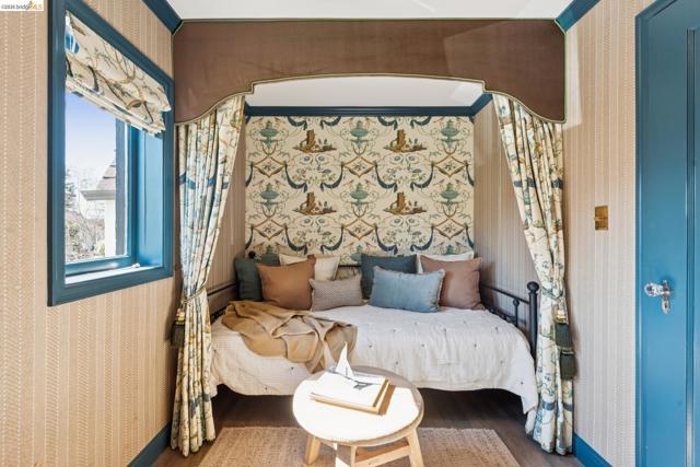 Image 38 of 60 For 906 Paramount Rd