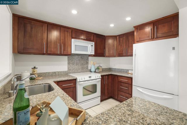 1525 Canyonwood Ct, Walnut Creek CA: https://media.crmls.org/mediaz/ae971afe-bfe3-4871-a7f1-554145f8b60f.jpg