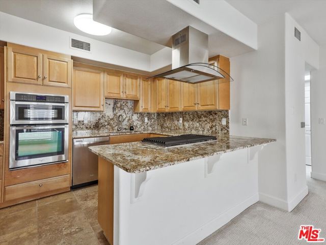 937 12th Street, Santa Monica CA: https://media.crmls.org/mediaz/ae97a052-da03-4793-980f-bd3ab1e69ff2.jpg