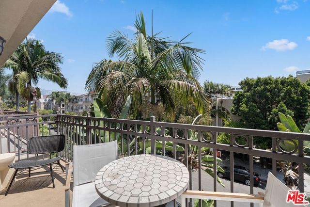 141 S Clark Drive, West Hollywood CA: https://media.crmls.org/mediaz/ae97dbe5-a38d-4aec-8e3a-5ecbe871d8fb.jpg