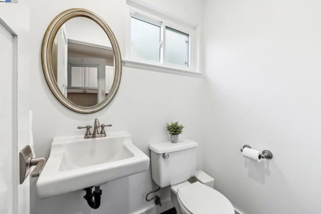 3134 Terry Ct, Castro Valley CA: https://media.crmls.org/mediaz/ae97f314-6a0b-48e5-8dd6-90f864318d5e.jpg