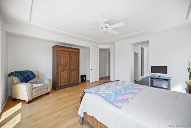 3243 Avenida Aragon, Carlsbad CA: https://media.crmls.org/mediaz/ae9996cc-99be-4780-84bc-9aab075d910f.jpg