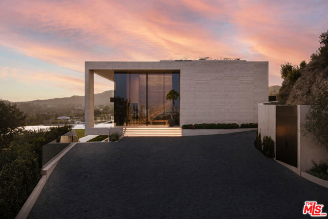 Drew Fenton | 684 Firth Avenue Los Angeles CA | MLS: 7726795