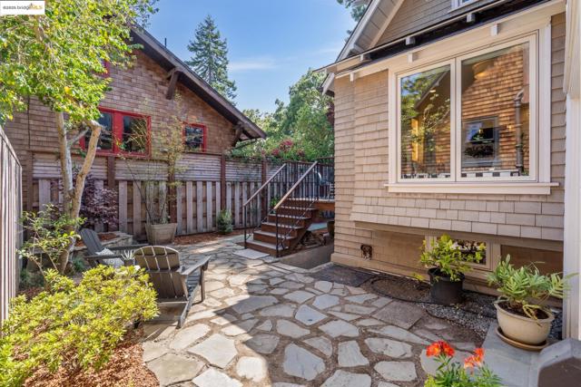 2732 Stuart St, Berkeley CA: https://media.crmls.org/mediaz/ae9aa7db-f1be-48d1-8506-d652163da76b.jpg