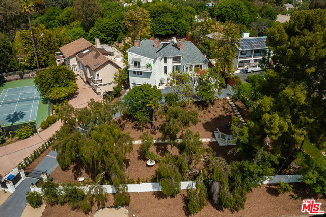 19555 Oxnard Street, Tarzana CA: https://media.crmls.org/mediaz/ae9aaadf-3111-4f9a-83dd-e73e7d2902dd.jpg