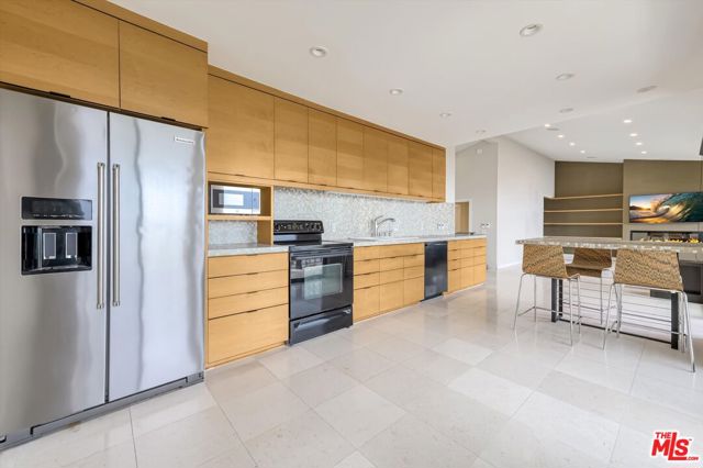 6789 Shearwater Lane, Malibu CA: https://media.crmls.org/mediaz/ae9aca24-8dba-49e0-accc-b15f16531b0a.jpg
