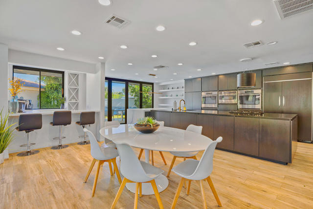 12 Sussex Court, Rancho Mirage CA: https://media.crmls.org/mediaz/ae9adcf3-2da2-47ed-b4c2-a404cf950c62.jpg