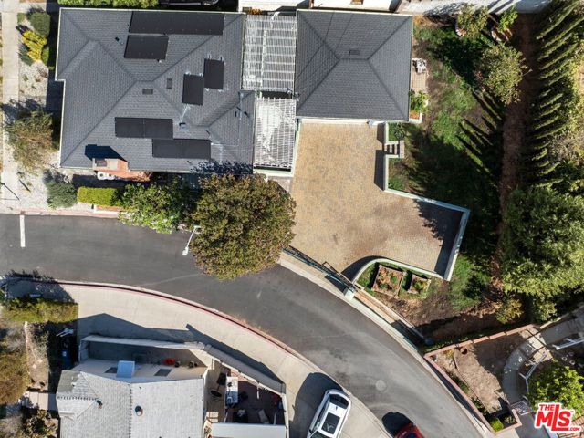 2533 Lombardy Boulevard photo 40