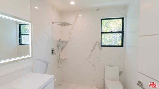 10520 Ashton Avenue, Los Angeles CA: https://media.crmls.org/mediaz/ae9b5732-8700-4755-9a5b-eebe2239e8fe.jpg