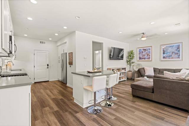 Detail Gallery Image 3 of 44 For 16094 Veridian Cir, San Diego,  CA 92127 - 3 Beds | 2/1 Baths