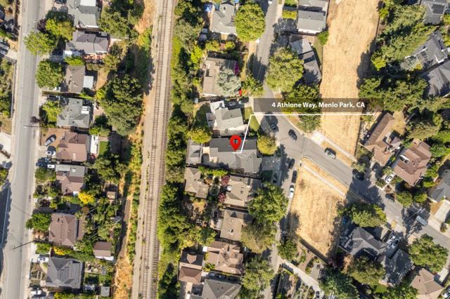 4 Athlone Way, Menlo Park CA: https://media.crmls.org/mediaz/ae9b774f-dbd2-4d1f-a317-bc15612db341.jpg