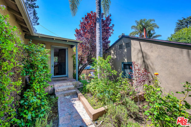 3275 Dos Palos Drive, Los Angeles CA: https://media.crmls.org/mediaz/ae9bbb06-8f1e-47a6-9a5c-6081fd6ef13a.jpg