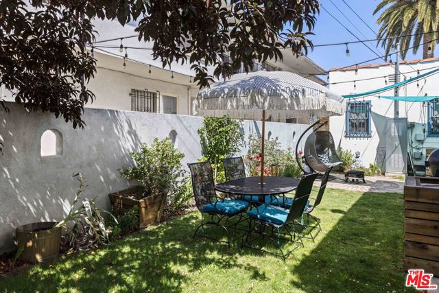 1569 S Orange Grove Avenue, Los Angeles CA: https://media.crmls.org/mediaz/ae9ca62e-827f-4694-b1e7-5cbbead69069.jpg