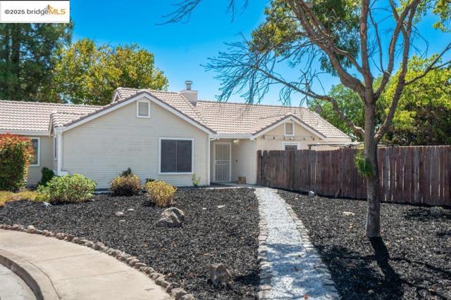 1927 Babbe St, Oakley CA: https://media.crmls.org/mediaz/ae9cf6bd-a67e-4e05-955c-309e5206703f.jpg