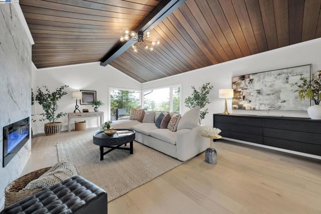 90 Upper Briar Road, Kentfield CA: https://media.crmls.org/mediaz/ae9d18a4-d190-4024-96d6-559d2343820b.jpg