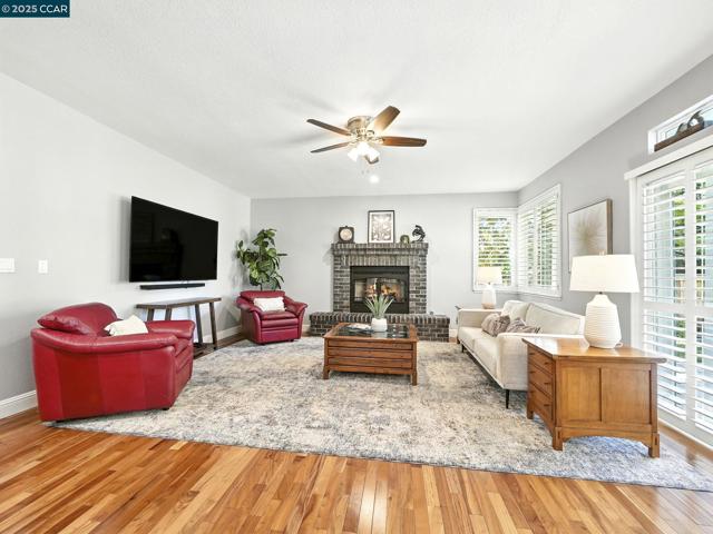 3052 Miwok Way, Clayton CA: https://media.crmls.org/mediaz/ae9dbf5e-0ac0-4dca-b9eb-258acd8191e0.jpg