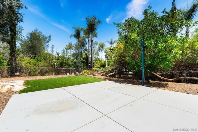 13953 Sagewood Dr, Poway CA: https://media.crmls.org/mediaz/ae9e2281-0a18-4eb5-b020-eb4485b60a92.jpg