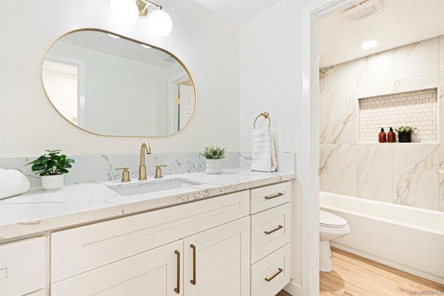 2064 White Birch Dr, Vista CA: https://media.crmls.org/mediaz/ae9e3a15-a848-40df-919b-6e5379346cce.jpg