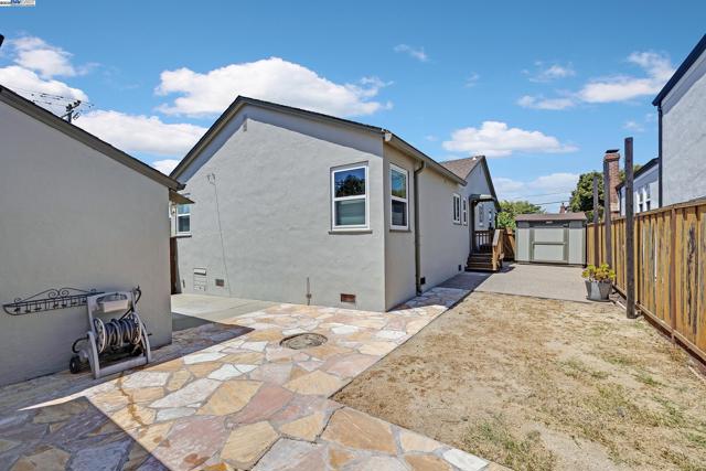 297 Lorraine Blvd, San Leandro CA: https://media.crmls.org/mediaz/ae9e5f93-9097-4ff7-9ef2-45e6e04123a9.jpg
