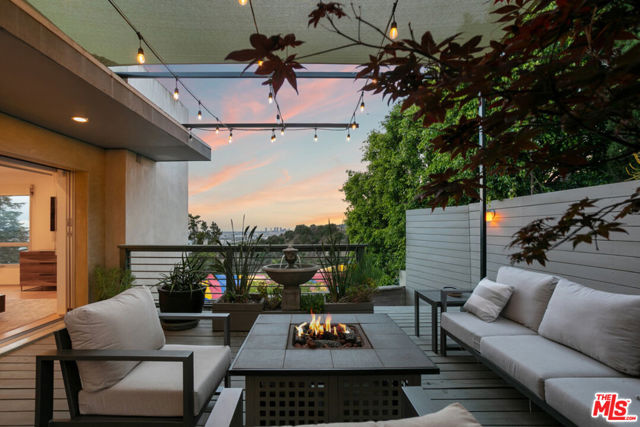 2742 Creston Drive, Los Angeles CA: https://media.crmls.org/mediaz/ae9f08b8-77c9-4182-9b8b-58ebc9e57330.jpg