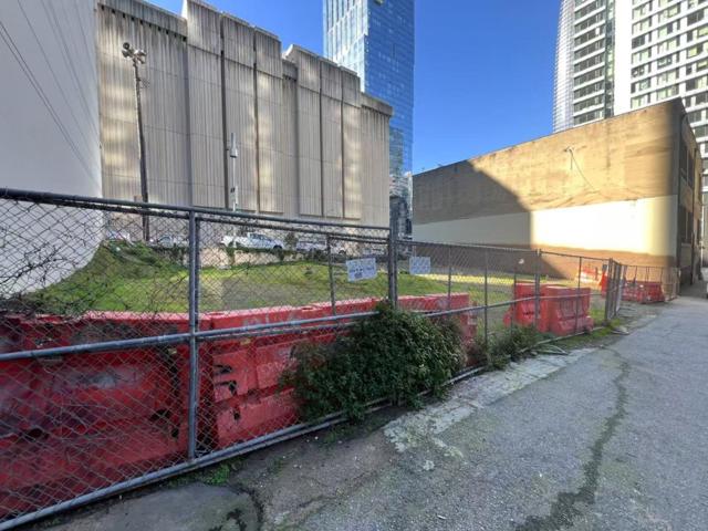 325 Fremont Street, San Francisco CA: https://media.crmls.org/mediaz/ae9f71dd-03a4-437d-b582-8390021f4257.jpg