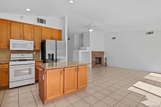 5761 Spur Ave, Oceanside CA: https://media.crmls.org/mediaz/ae9f86df-f1d9-4d5f-add0-b8c4b656e47f.jpg