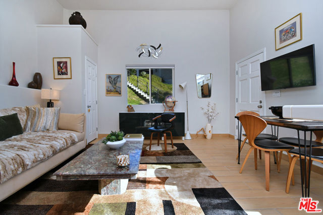 130 Dapplegray Road, Bell Canyon CA: https://media.crmls.org/mediaz/ae9faf03-8668-4748-87b3-e45f95f13aa5.jpg