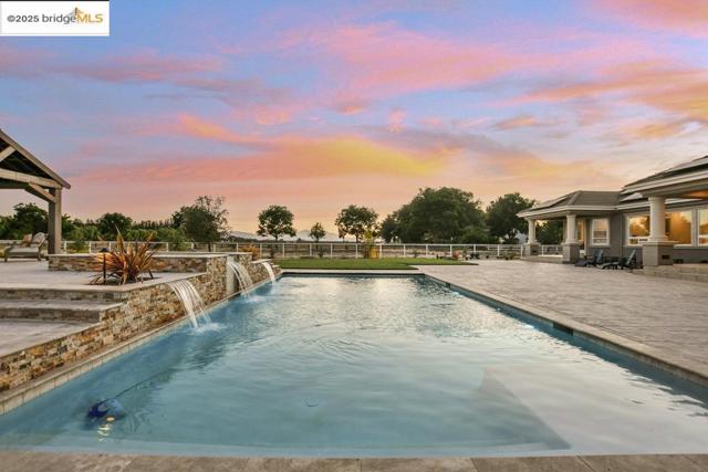 430 Ellisa Ln, Brentwood CA: https://media.crmls.org/mediaz/ae9fbdea-a8a2-4e32-a62e-5421581f332b.jpg