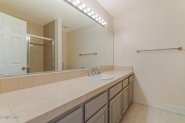 5200 White Oak Avenue, Encino CA: https://media.crmls.org/mediaz/ae9fc073-b884-49be-ac4a-ad0162801438.jpg