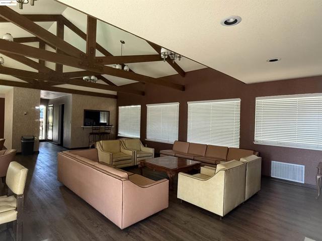 22012 Sevilla Rd, Hayward CA: https://media.crmls.org/mediaz/aea006b0-5075-4f15-85b5-bbc242efbc8f.jpg