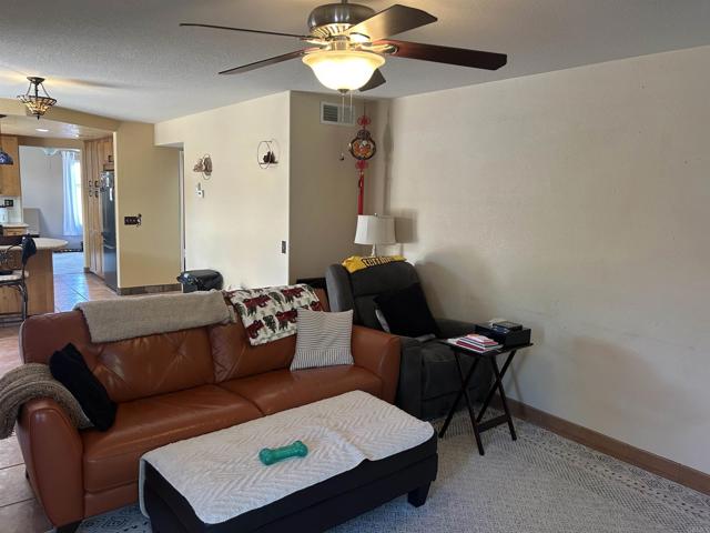 402 Calle Corazon, Oceanside CA: https://media.crmls.org/mediaz/aea04f1e-a96d-4379-b7a6-acbbd0002ce0.jpg
