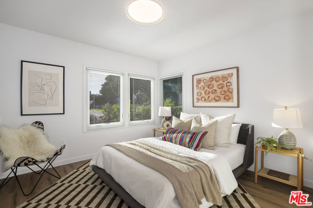 3744 Redwood Avenue, Los Angeles CA: https://media.crmls.org/mediaz/aea08005-da1b-4d34-b528-05c77b735f88.jpg