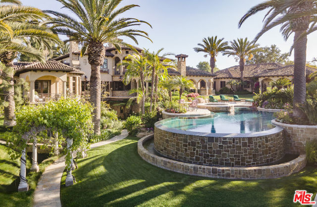427 La Marina Drive, Camarillo CA: https://media.crmls.org/mediaz/aea0d1dc-3b8e-4d2a-85b0-2ed5cb525bff.jpg