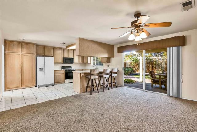 36429 Las Begonias, Cathedral City CA: https://media.crmls.org/mediaz/aea13274-b672-4c88-b3fd-e42d9712850e.jpg