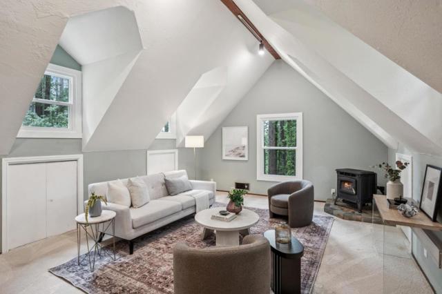 13872 Silver Sky Way, Woodside CA: https://media.crmls.org/mediaz/aea18fc3-c382-4965-a2c4-f8b5c48e7e2b.jpg