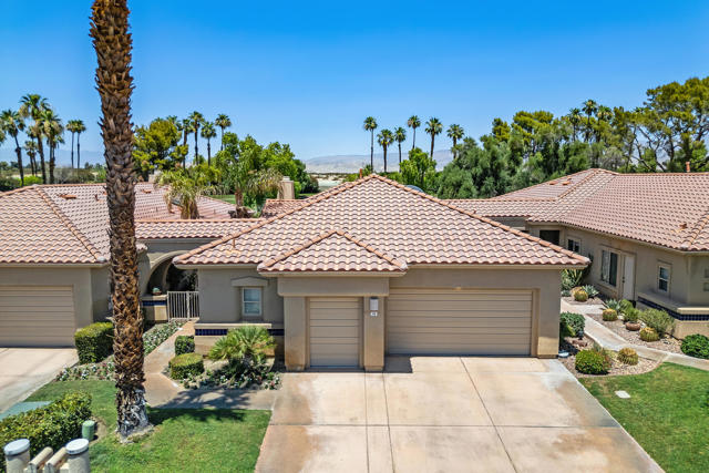 99 Kavenish Drive, Rancho Mirage CA: https://media.crmls.org/mediaz/aea22117-b6f6-46c7-bc6b-2cc4e642ce03.jpg