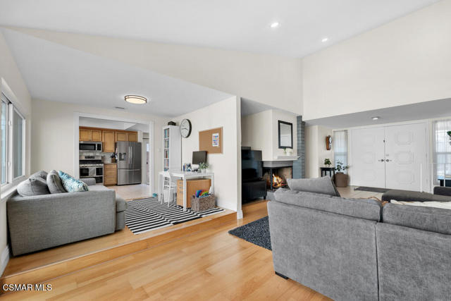 30 S Ellis Place, Newbury Park CA: https://media.crmls.org/mediaz/aea2658d-cf60-4a17-834d-b3f01917c6c8.jpg
