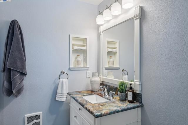 457 Coleen St, Livermore CA: https://media.crmls.org/mediaz/aea266b6-e7eb-4b25-9b43-f16686c3ca78.jpg