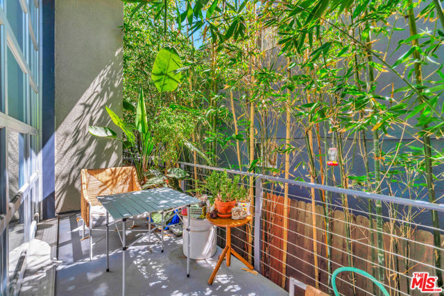 25 Brooks Avenue, Venice CA: https://media.crmls.org/mediaz/aea2dfd5-8ab3-4039-8aa4-e3e505eaaf9e.jpg